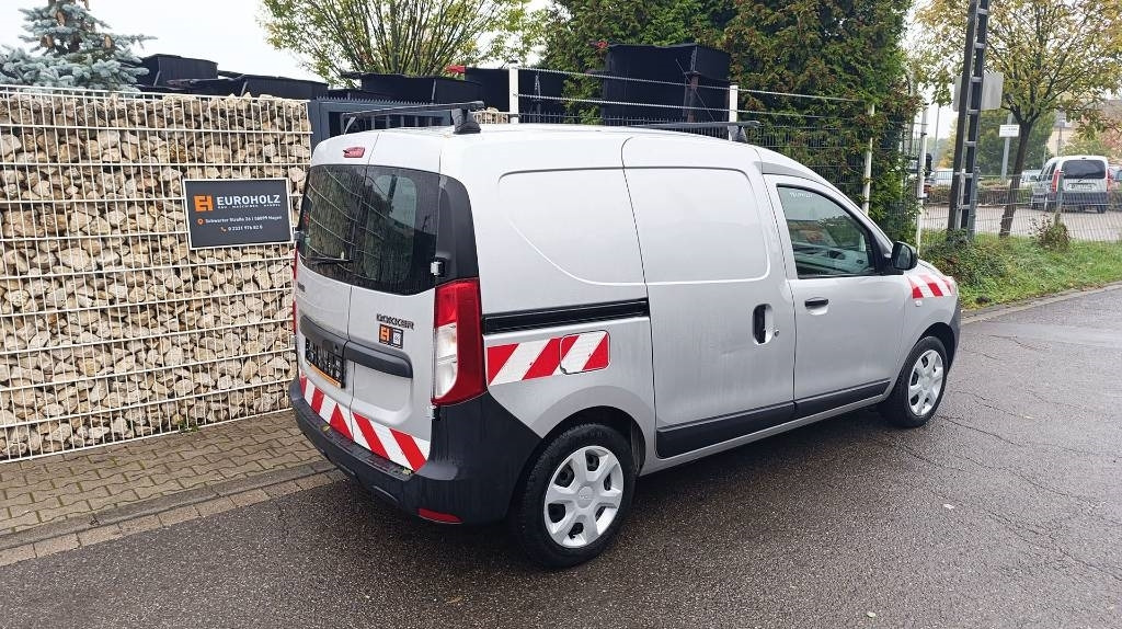 Dacia Dokker Transporter, Kastenwagen, Werkstattschränke - Furgoncino: foto 3 Dacia Dokker Transporter, Kastenwagen, Werkstattschränke - Furgoncino: foto 3