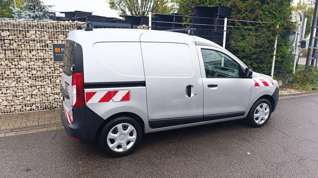 Dacia Dokker Transporter, Kastenwagen, Werkstattschränke - Furgoncino: foto 4 Dacia Dokker Transporter, Kastenwagen, Werkstattschränke - Furgoncino: foto 4