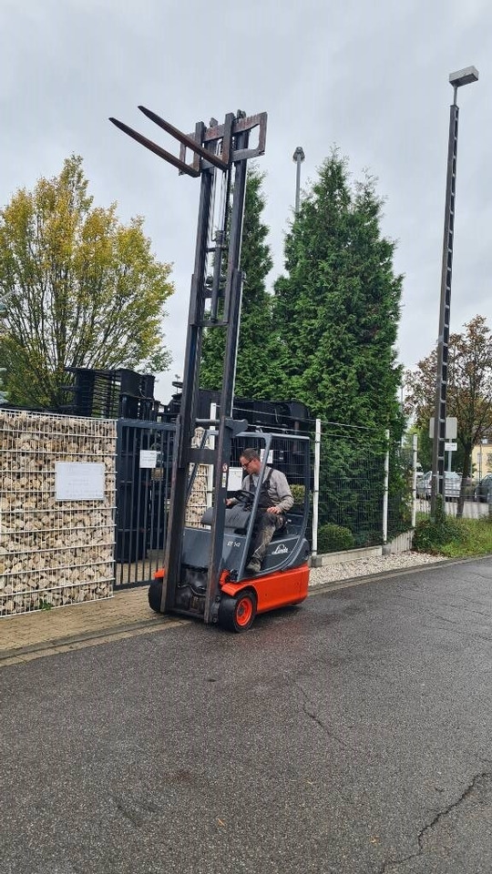 Linde E 14-02, Tripplex bis 4,5 m, Hubkraft 1.400 kg - Carrello elevatore elettrico: foto 1 Linde E 14-02, Tripplex bis 4,5 m, Hubkraft 1.400 kg - Carrello elevatore elettrico: foto 1
