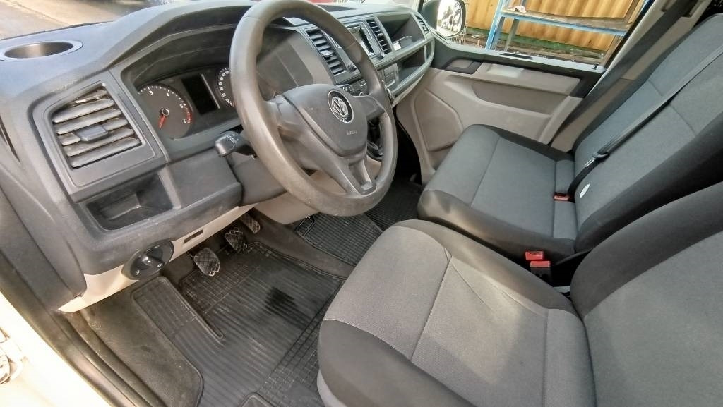 Volkswagen T5 2.0 TDI Kastenwagen, 8x Reifen, PDC, Klima, AHK - Furgoncino: foto 4 Volkswagen T5 2.0 TDI Kastenwagen, 8x Reifen, PDC, Klima, AHK - Furgoncino: foto 4
