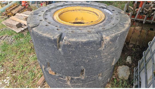 Big Vollgummi Räder 20,5 x 25 mit Volvo Felgen - Pneumatico: foto 1 Big Vollgummi Räder 20,5 x 25 mit Volvo Felgen - Pneumatico: foto 1