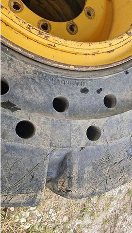 Big Vollgummi Räder 20,5 x 25 mit Volvo Felgen - Pneumatico: foto 4 Big Vollgummi Räder 20,5 x 25 mit Volvo Felgen - Pneumatico: foto 4