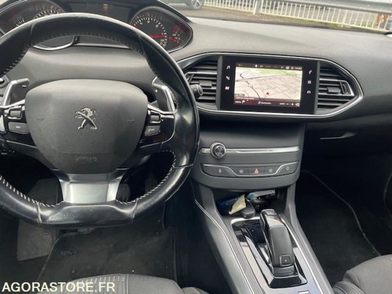 308 ALLURE BHDI 130cv EAT8- 08/2018- 151000KM - Autovettura: foto 5 308 ALLURE BHDI 130cv EAT8- 08/2018- 151000KM - Autovettura: foto 5