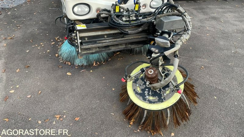 BALAYEUSE MATHIEU AZURA DE 2013 - Spazzatrice stradale: foto 3 BALAYEUSE MATHIEU AZURA DE 2013 - Spazzatrice stradale: foto 3