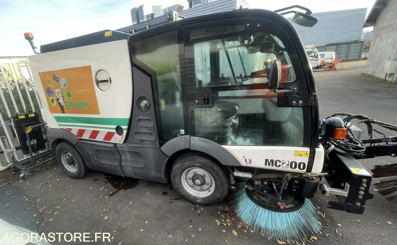BALAYEUSE MATHIEU AZURA DE 2013 - Spazzatrice stradale: foto 2 BALAYEUSE MATHIEU AZURA DE 2013 - Spazzatrice stradale: foto 2