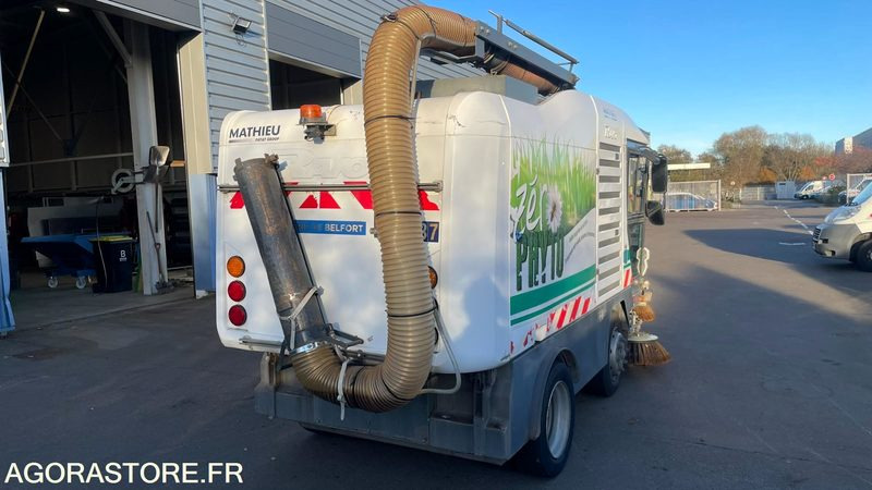 BALAYEUSE RAVO DE 2009 - Spazzatrice stradale: foto 5 BALAYEUSE RAVO DE 2009 - Spazzatrice stradale: foto 5