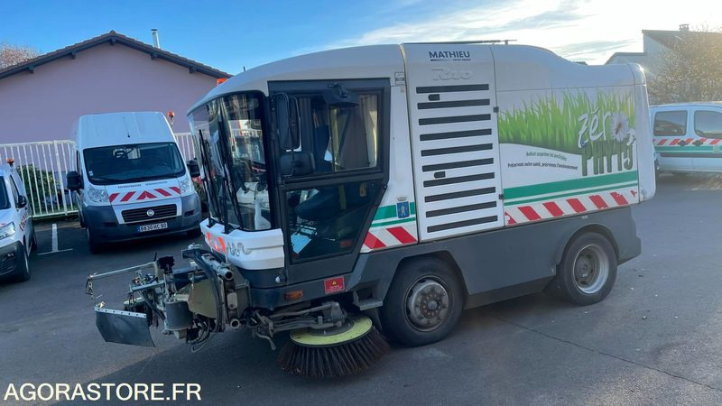 BALAYEUSE RAVO DE 2009 - Spazzatrice stradale: foto 3 BALAYEUSE RAVO DE 2009 - Spazzatrice stradale: foto 3