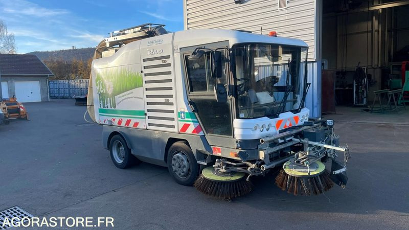 BALAYEUSE RAVO DE 2009 - Spazzatrice stradale: foto 1 BALAYEUSE RAVO DE 2009 - Spazzatrice stradale: foto 1