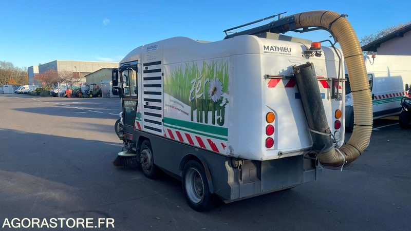 BALAYEUSE RAVO DE 2009 - Spazzatrice stradale: foto 4 BALAYEUSE RAVO DE 2009 - Spazzatrice stradale: foto 4