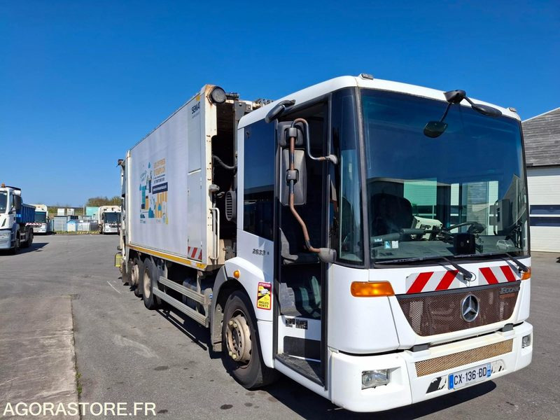 BOM Mercedes Econic 2013 240330 kms - CX-136-DD - Camion immondizia: foto 1 BOM Mercedes Econic 2013 240330 kms - CX-136-DD - Camion immondizia: foto 1
