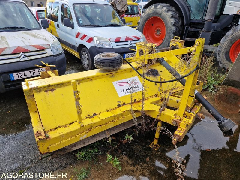 Balayeuse Mathieu 7239S - 1967 - Spazzatrice stradale: foto 1 Balayeuse Mathieu 7239S - 1967 - Spazzatrice stradale: foto 1