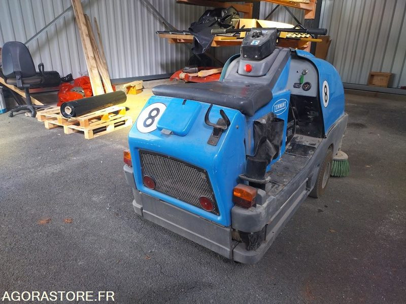 Balayeuse aspiratrice de trottoirs TENNANT LITTER HAWK 4100 - Spazzatrice stradale: foto 2 Balayeuse aspiratrice de trottoirs TENNANT LITTER HAWK 4100 - Spazzatrice stradale: foto 2