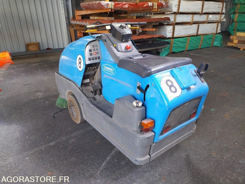 Balayeuse aspiratrice de trottoirs TENNANT LITTER HAWK 4100 - Spazzatrice stradale: foto 3 Balayeuse aspiratrice de trottoirs TENNANT LITTER HAWK 4100 - Spazzatrice stradale: foto 3