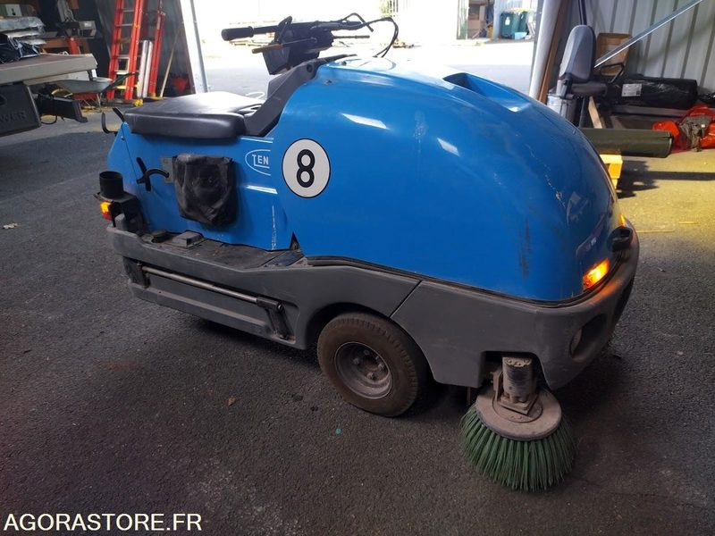 Balayeuse aspiratrice de trottoirs TENNANT LITTER HAWK 4100 - Spazzatrice stradale: foto 1 Balayeuse aspiratrice de trottoirs TENNANT LITTER HAWK 4100 - Spazzatrice stradale: foto 1