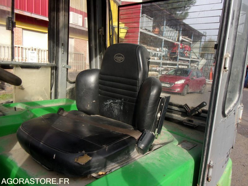 CHARIOT ÉLÉVATEUR 3 TONNES POSITIONNEUR DE FOURCHES ELECTRIQUE CESAB - Carrello elevatore elettrico: foto 5 CHARIOT ÉLÉVATEUR 3 TONNES POSITIONNEUR DE FOURCHES ELECTRIQUE CESAB - Carrello elevatore elettrico: foto 5