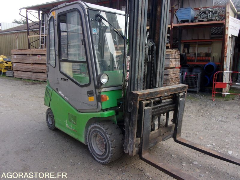 CHARIOT ÉLÉVATEUR 3 TONNES POSITIONNEUR DE FOURCHES ELECTRIQUE CESAB - Carrello elevatore elettrico: foto 1 CHARIOT ÉLÉVATEUR 3 TONNES POSITIONNEUR DE FOURCHES ELECTRIQUE CESAB - Carrello elevatore elettrico: foto 1