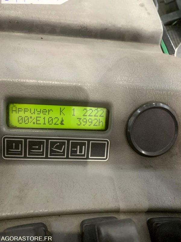 CHARIOT NISSAN CAT5 R489 AVEC CHARGEUR EN L'ETAT - Carrello retrattile: foto 4 CHARIOT NISSAN CAT5 R489 AVEC CHARGEUR EN L'ETAT - Carrello retrattile: foto 4