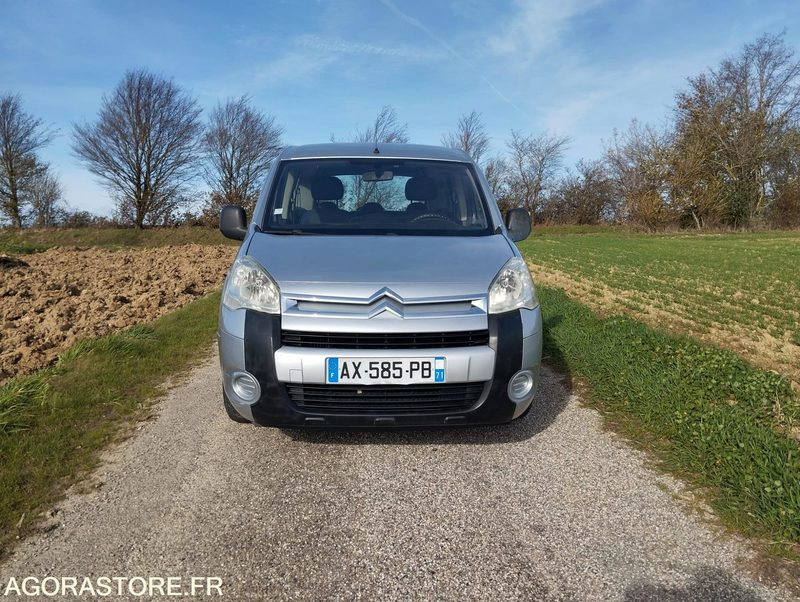 CITROEN BERLINGO COMBISPACE 1.6 HDI 110 DIESEL - 5 PLACES - ANNÉE 2009 - Autovettura: foto 3 CITROEN BERLINGO COMBISPACE 1.6 HDI 110 DIESEL - 5 PLACES - ANNÉE 2009 - Autovettura: foto 3