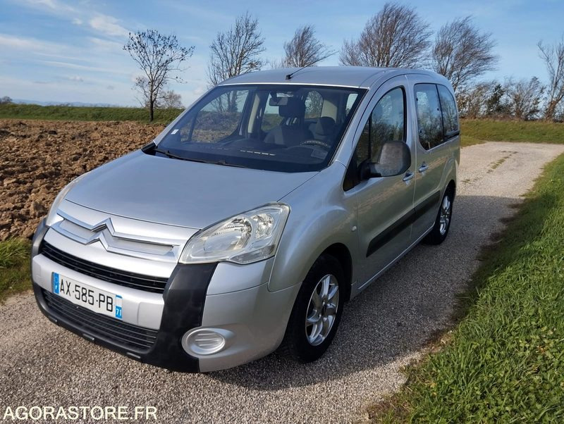 CITROEN BERLINGO COMBISPACE 1.6 HDI 110 DIESEL - 5 PLACES - ANNÉE 2009 - Autovettura: foto 1 CITROEN BERLINGO COMBISPACE 1.6 HDI 110 DIESEL - 5 PLACES - ANNÉE 2009 - Autovettura: foto 1