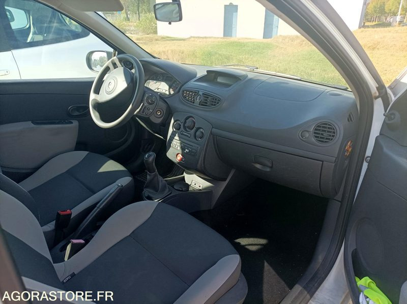 CLIO III 2010 2 places - Autovettura: foto 3 CLIO III 2010 2 places - Autovettura: foto 3