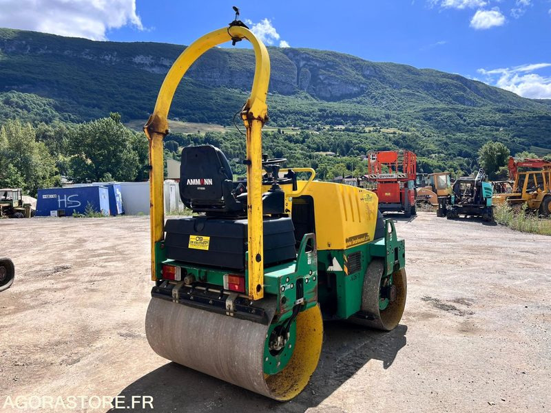 COMPACTEUR AMMANN AV26-2 ROULEAU TANDEM VIBRANT ARTICULÉ - ANNÉE 2008 - 1765 H - Rullo: foto 4 COMPACTEUR AMMANN AV26-2 ROULEAU TANDEM VIBRANT ARTICULÉ - ANNÉE 2008 - 1765 H - Rullo: foto 4