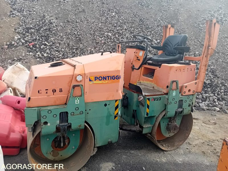 COMPACTEUR TANDEM AMMANN AV23-2 -- 2001 -- ENVIRON 800 HEURES - Rullo: foto 1 COMPACTEUR TANDEM AMMANN AV23-2 -- 2001 -- ENVIRON 800 HEURES - Rullo: foto 1