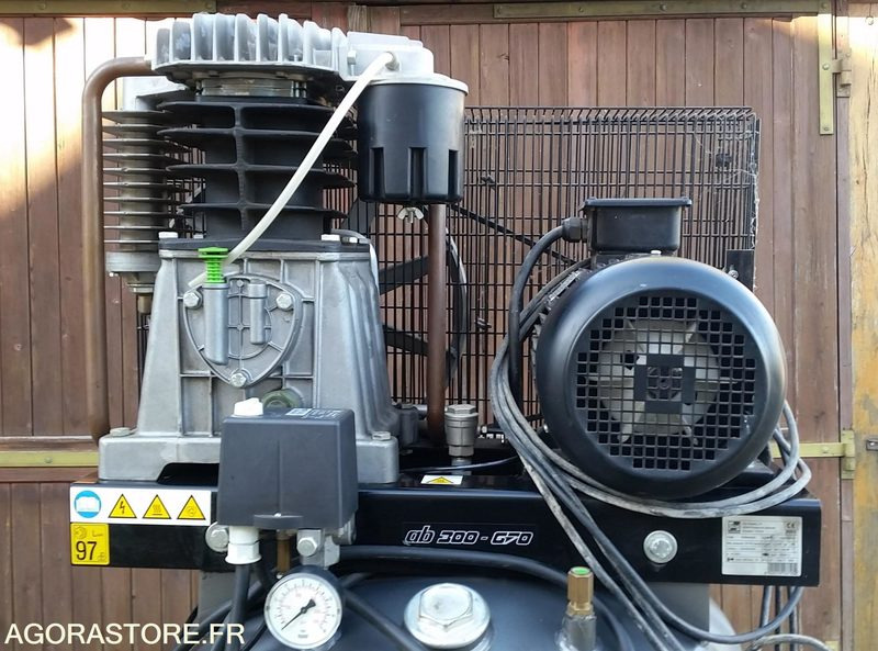 COMPRESSEUR VERTICAL DE MARQUE FIAC TYPE AB-300-670 CUVE 270l TRIPHASE - Compressore d'aria: foto 2 COMPRESSEUR VERTICAL DE MARQUE FIAC TYPE AB-300-670 CUVE 270l TRIPHASE - Compressore d'aria: foto 2