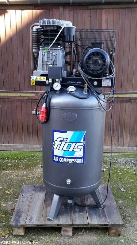 COMPRESSEUR VERTICAL DE MARQUE FIAC TYPE AB-300-670 CUVE 270l TRIPHASE - Compressore d'aria: foto 1 COMPRESSEUR VERTICAL DE MARQUE FIAC TYPE AB-300-670 CUVE 270l TRIPHASE - Compressore d'aria: foto 1