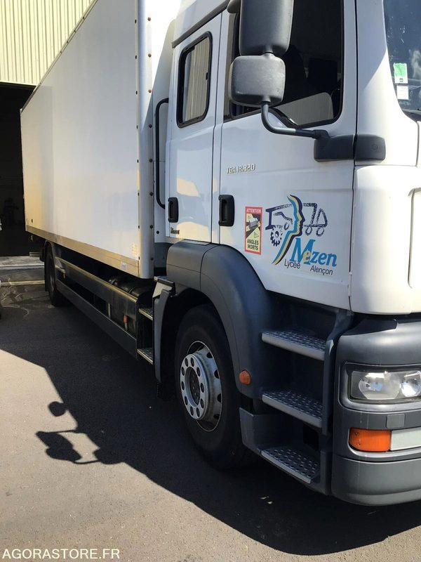 CAMION PORTEUR - Camion: foto 2 CAMION PORTEUR - Camion: foto 2