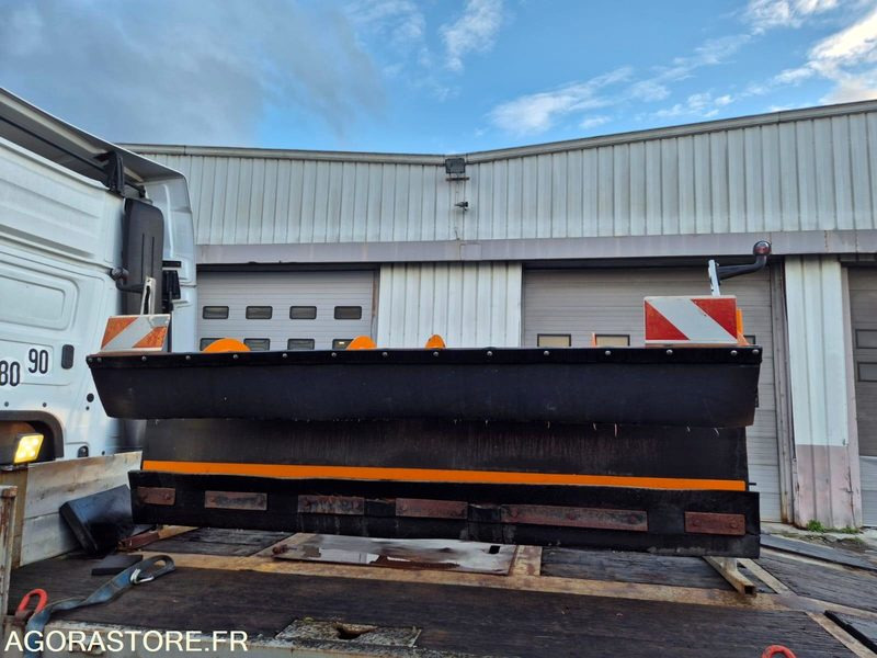 MERCEDES UNIMOG + LAME + SALEUSE 276590 KM 1973 - Camion: foto 5 MERCEDES UNIMOG + LAME + SALEUSE 276590 KM 1973 - Camion: foto 5