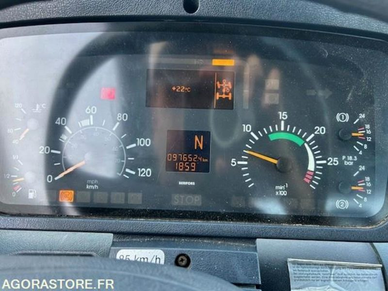MERCEDES UNIMOG U300C VERSION COMMUNALE 2000 97652 KM - Camion: foto 3 MERCEDES UNIMOG U300C VERSION COMMUNALE 2000 97652 KM - Camion: foto 3