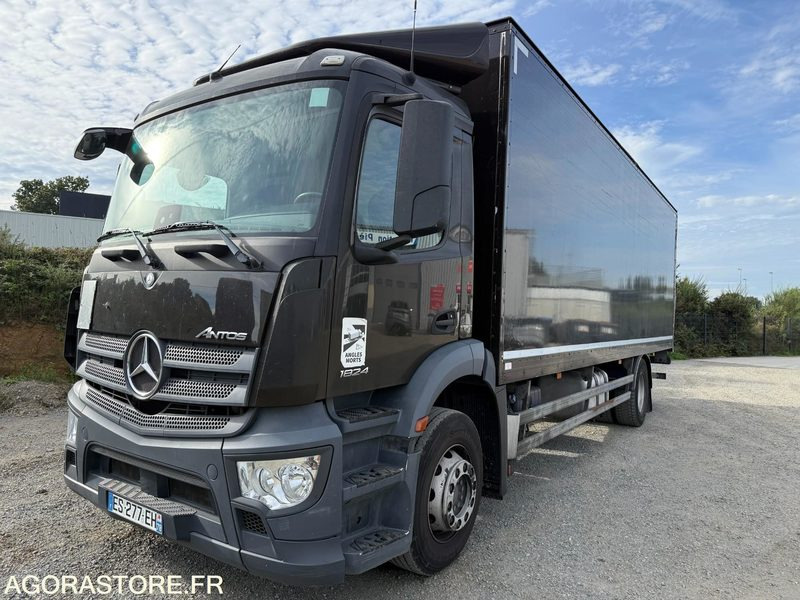 Mercedes Antos 1824 caisson hayon dhollandia 3t - 193000km-2017 - Camion: foto 1 Mercedes Antos 1824 caisson hayon dhollandia 3t - 193000km-2017 - Camion: foto 1
