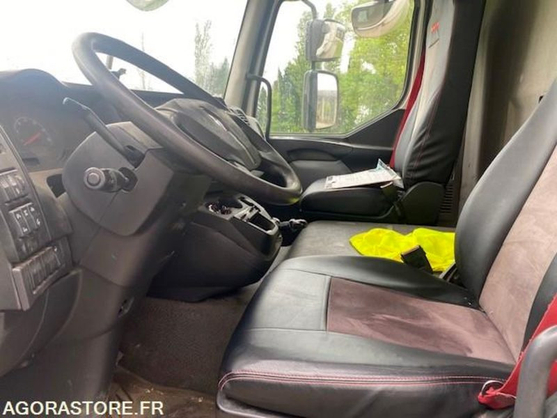 RENAULT FOURGON HAYON D12 - 2017 - 300 000km - Camion: foto 2 RENAULT FOURGON HAYON D12 - 2017 - 300 000km - Camion: foto 2