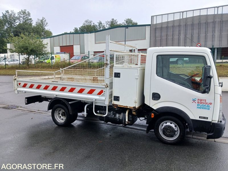 Camion plateau Nissan - 2008 - 230.040 km - Furgone ribaltabile: foto 1 Camion plateau Nissan - 2008 - 230.040 km - Furgone ribaltabile: foto 1