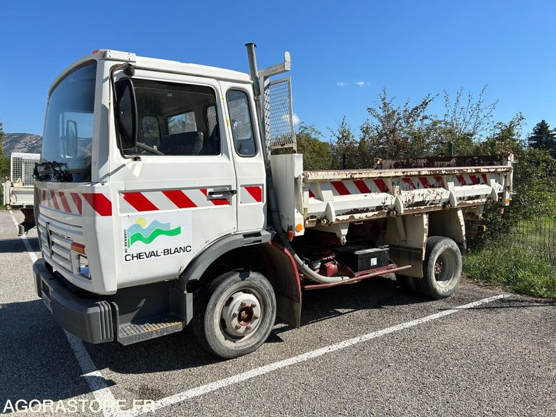 Camion tri-benne Renault S110 - Autocarro ribaltabile: foto 1 Camion tri-benne Renault S110 - Autocarro ribaltabile: foto 1