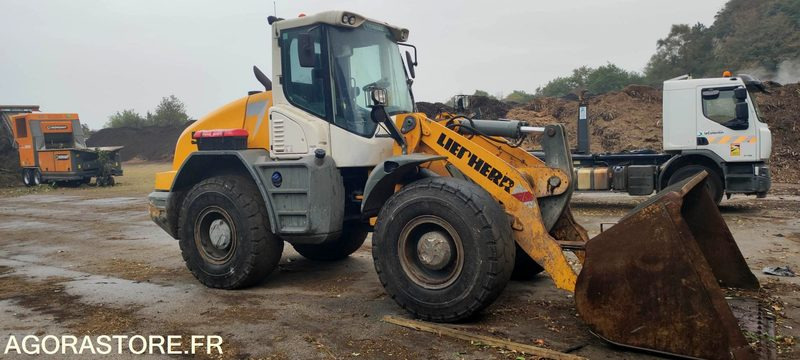 Chargeuse Liebherr L546 - Pala: foto 1 Chargeuse Liebherr L546 - Pala: foto 1
