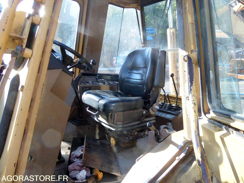 Chargeuse pelleteuse caterpillar 428 -1992- 13000h (N2TRPL) - Terna: foto 4 Chargeuse pelleteuse caterpillar 428 -1992- 13000h (N2TRPL) - Terna: foto 4