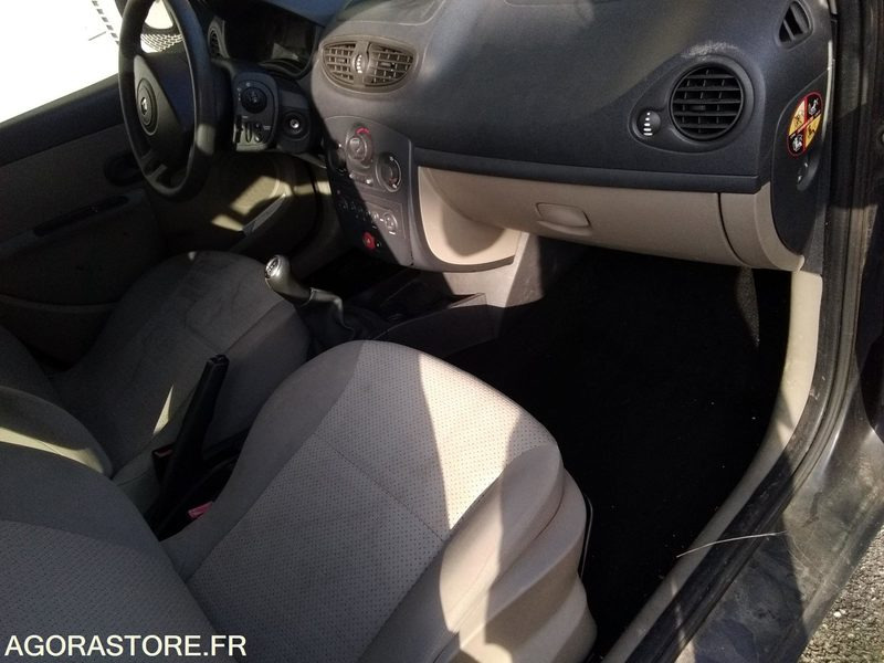 Clio 1.5dci 1er main du 10.07.2007 131100kms type MRE5222EF558 prévoir travaux - Autovettura: foto 5 Clio 1.5dci 1er main du 10.07.2007 131100kms type MRE5222EF558 prévoir travaux - Autovettura: foto 5