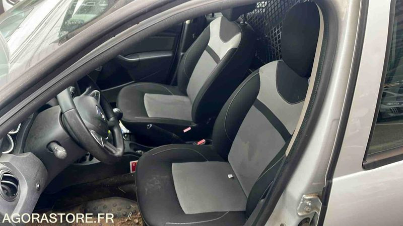 DACIA DUSTER - 2017 - 173388KM - EP701QD - SUV/ Fuoristrada: foto 5 DACIA DUSTER - 2017 - 173388KM - EP701QD - SUV/ Fuoristrada: foto 5