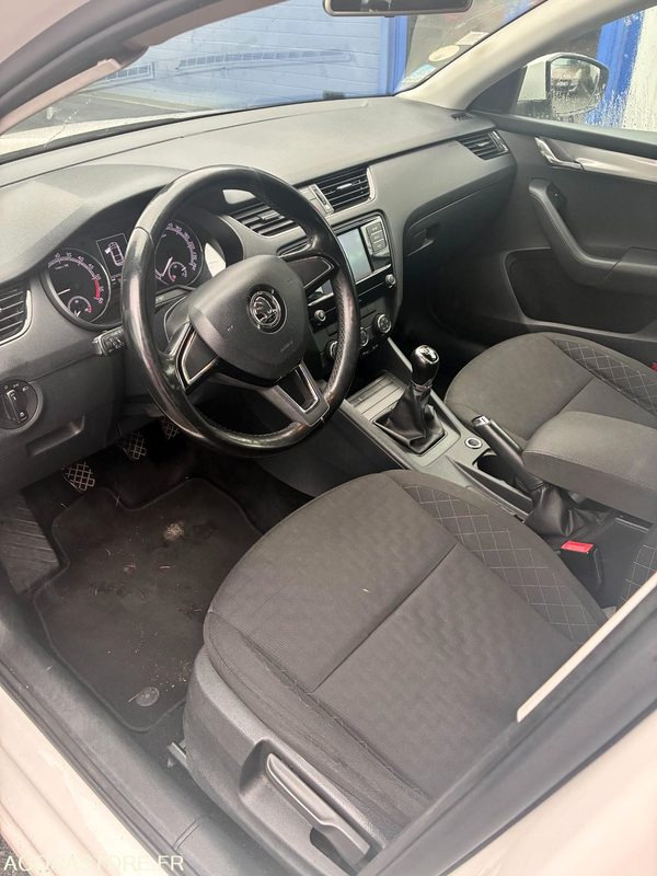 EL-798-GY - Roulant - SKODA OCTAVIA - VP - 366 000 Kms - Autovettura: foto 5 EL-798-GY - Roulant - SKODA OCTAVIA - VP - 366 000 Kms - Autovettura: foto 5