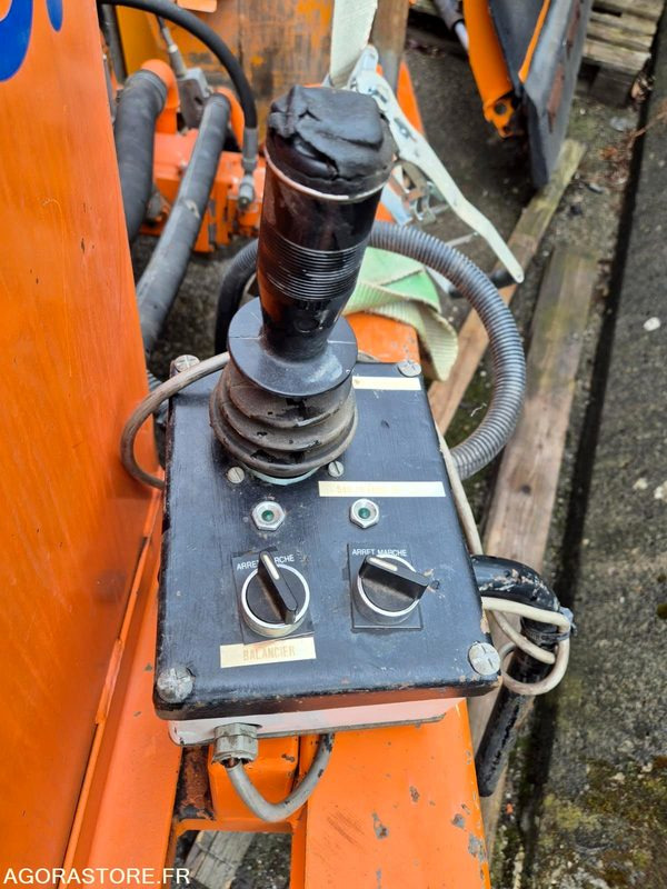 EPAREUSE FRONTALE CMV 450F 1999 - Braccio decespugliatore: foto 4 EPAREUSE FRONTALE CMV 450F 1999 - Braccio decespugliatore: foto 4