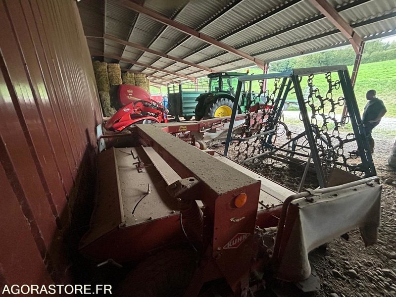 FAUCHEUSE TRAINEE KUHN FC300G 1995 AVEC CONDITIONNEUR - Falciatrice: foto 2 FAUCHEUSE TRAINEE KUHN FC300G 1995 AVEC CONDITIONNEUR - Falciatrice: foto 2