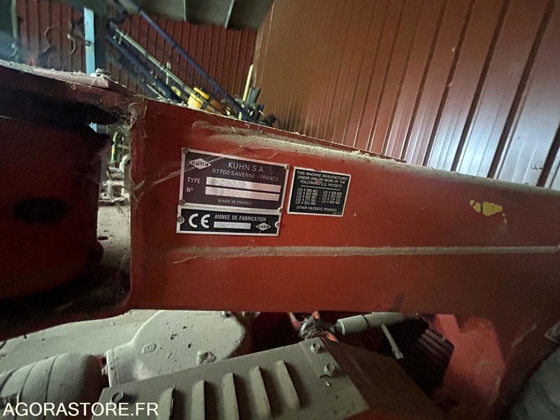 FAUCHEUSE TRAINEE KUHN FC300G 1995 AVEC CONDITIONNEUR - Falciatrice: foto 5 FAUCHEUSE TRAINEE KUHN FC300G 1995 AVEC CONDITIONNEUR - Falciatrice: foto 5