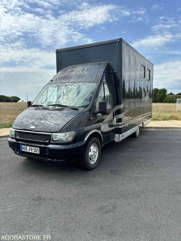Fourgon FORD - Transport de 2 Chevaux - 2004 - 137 510 KM - Furgone chiuso: foto 1 Fourgon FORD - Transport de 2 Chevaux - 2004 - 137 510 KM - Furgone chiuso: foto 1