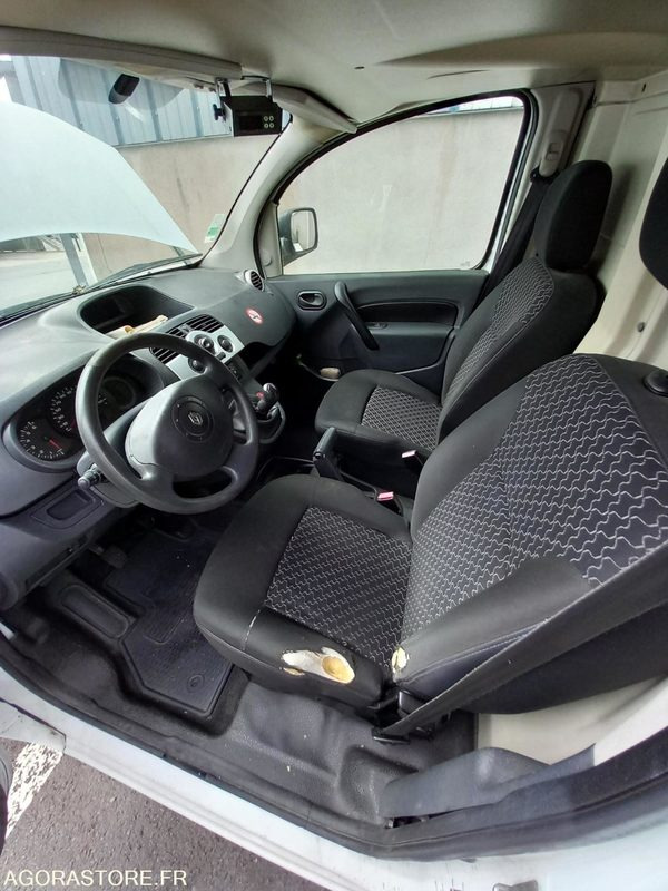 Fourgonnette frigorifique RENAULT - CN707CZ - Furgoncino: foto 4 Fourgonnette frigorifique RENAULT - CN707CZ - Furgoncino: foto 4