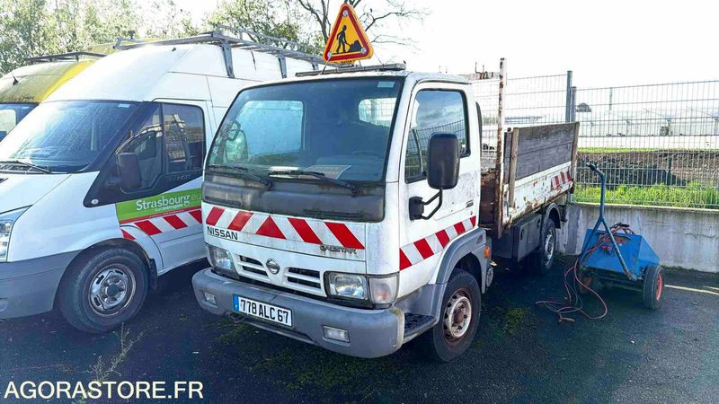 Nissan - Cabstar - 2004 - 49711KMS - 778ALC67 - Furgone: foto 1 Nissan - Cabstar - 2004 - 49711KMS - 778ALC67 - Furgone: foto 1