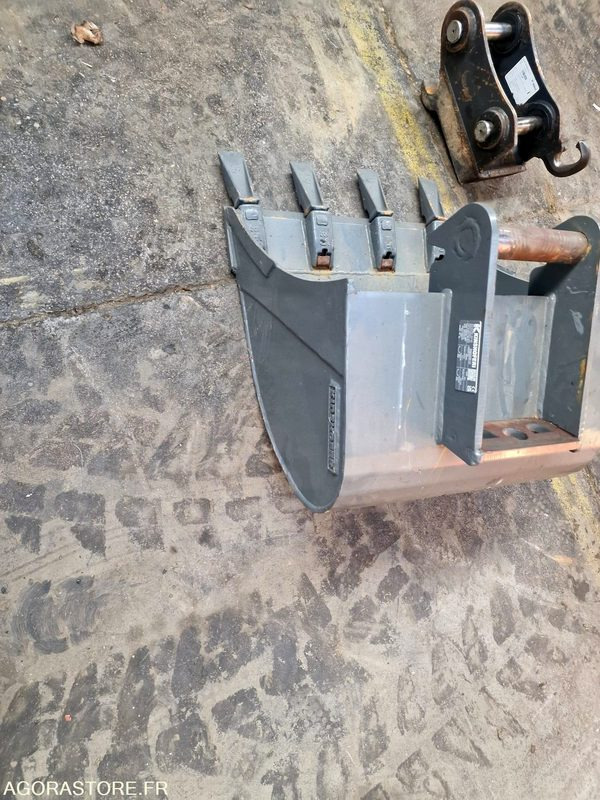 GODET (60) ET ATTACHE RAPIDE QC03 - Benna per escavatore: foto 3 GODET (60) ET ATTACHE RAPIDE QC03 - Benna per escavatore: foto 3
