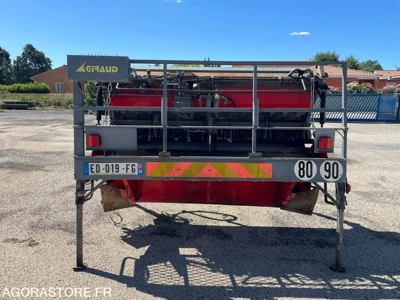 GRAVILLONNEUR ROLA 450 MAUGUIN D'OCCASION - Asfaltatrice: foto 1 GRAVILLONNEUR ROLA 450 MAUGUIN D'OCCASION - Asfaltatrice: foto 1