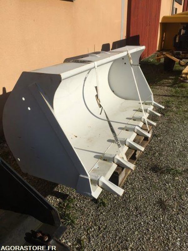 Godet neuf de chargeuse 2000mm New Holland W50, W60, W70, W80 - Benna per pala: foto 5 Godet neuf de chargeuse 2000mm New Holland W50, W60, W70, W80 - Benna per pala: foto 5