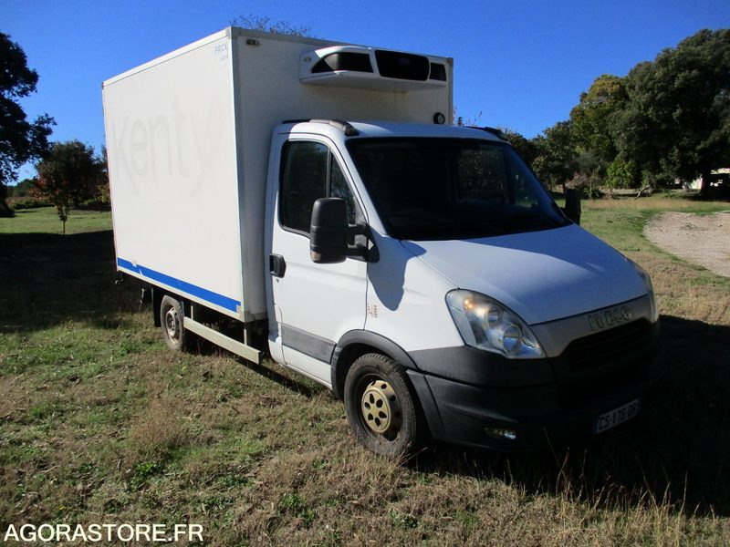 IVECO 35S13 de 2013 chassis cabine frigorifique idéal pour modifié en benne - Furgone frigo: foto 2 IVECO 35S13 de 2013 chassis cabine frigorifique idéal pour modifié en benne - Furgone frigo: foto 2